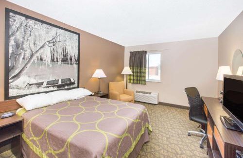 Belleville Hotel | Super 8 by Wyndham Belleville