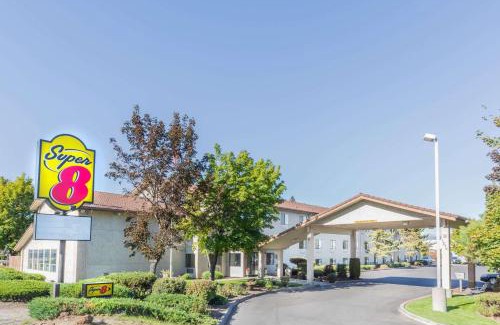 Old Farm District Hotel | Super 8 by Wyndham Bend