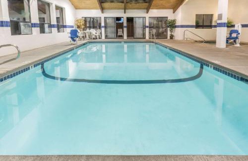 Old Farm District Hotel | Super 8 by Wyndham Bend