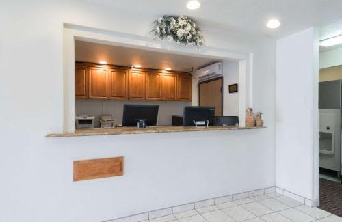 Bernalillo Hotel | Super 8 by Wyndham Bernalillo