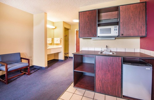 Vinita Hotel | Super 8 by Wyndham Big Cabin/Vinita Area