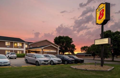 Blue Earth Hotel | Super 8 by Wyndham Blue Earth
