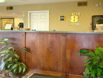 Booneville Hotel | Super 8 by Wyndham Booneville