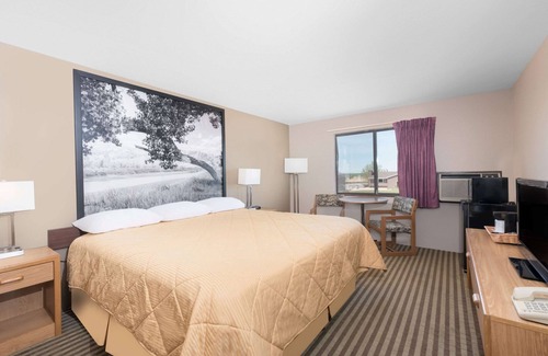 Bowman Hotel | Super 8 by Wyndham Bowman