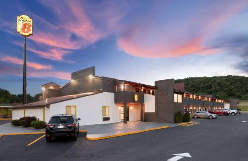 Bridgeport Hotel | Super 8 by Wyndham Bridgeport/Clarksburg Area