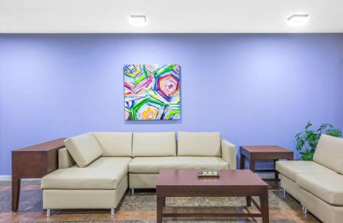 Brinkley Hotel | Super 8 by Wyndham Brinkley
