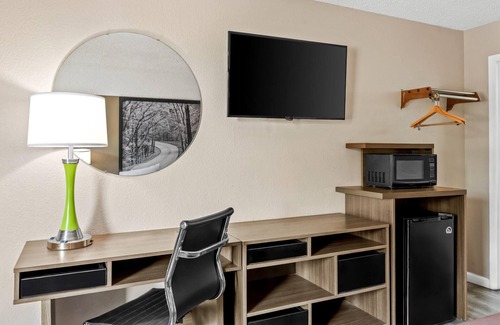 Brownsburg Hotel | Super 8 by Wyndham Brownsburg