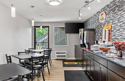 Brownsburg Hotel | Super 8 by Wyndham Brownsburg