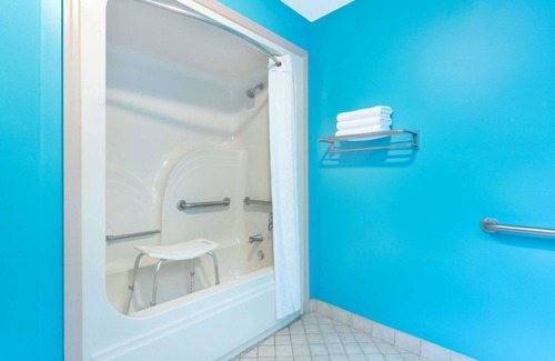 Brunswick Hotel | Super 8 by Wyndham Brunswick South/I-95