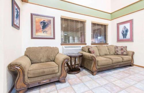 Buffalo Hotel | Super 8 by Wyndham Buffalo