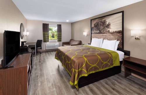 Buffalo Hotel | Super 8 by Wyndham Buffalo