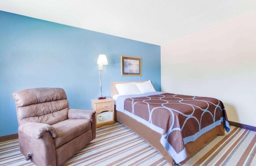Burlington Hotel | Super 8 by Wyndham Burlington