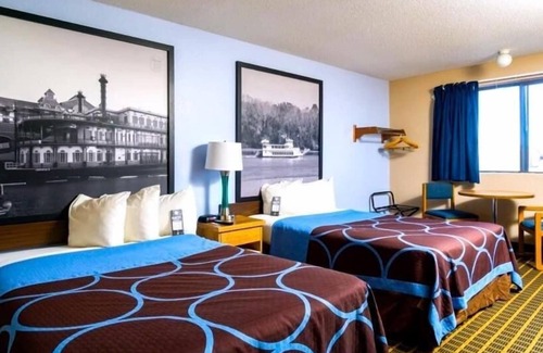 Burlington Hotel | Super 8 by Wyndham Burlington