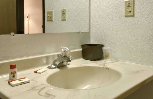 Butler Hotel | Super 8 by Wyndham Butler
