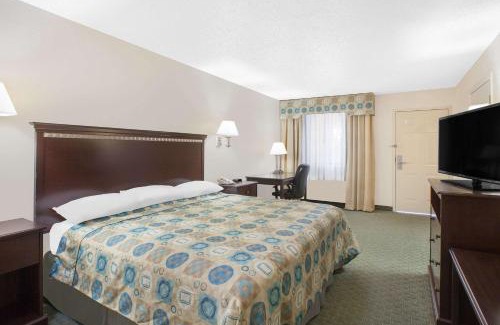 Central City Hotel | Super 8 by Wyndham Corpus Christi