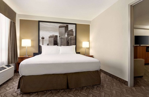 Southwest Calgary Hotel | Super 8 by Wyndham Calgary Shawnessy Area