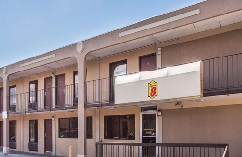 Camp Springs Hotel | Super 8 by Wyndham Camp Springs/Andrews AFB DC Area