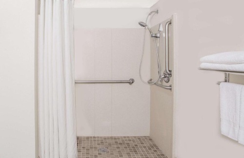 Camp Springs Hotel | Super 8 by Wyndham Camp Springs/Andrews AFB DC Area