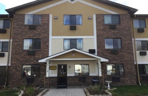 Canton Hotel | Super 8 by Wyndham Canton/Livonia Area