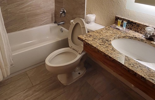 Canton Hotel | Super 8 by Wyndham Canton/Livonia Area