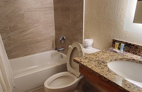 Canton Hotel | Super 8 by Wyndham Canton/Livonia Area