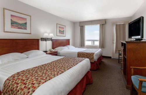 Caraquet Hotel | Super 8 by Wyndham Caraquet