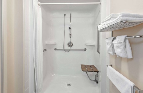 Caraquet Hotel | Super 8 by Wyndham Caraquet