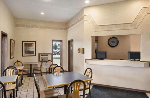 Carbondale Hotel | Super 8 by Wyndham Carbondale
