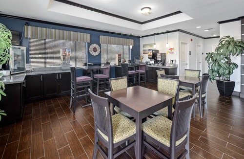 Carthage Hotel | Super 8 by Wyndham Carthage TX