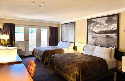 Castlegar Hotel | Super 8 by Wyndham Castlegar BC