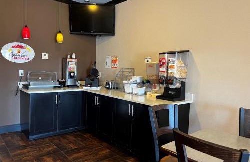 Center Hotel | Super 8 by Wyndham Center