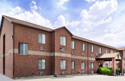 Chanute Hotel | Super 8 by Wyndham Chanute