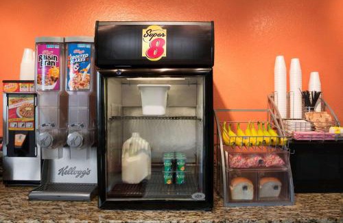 Charlotte Hotel | Super 8 by Wyndham Charlotte University