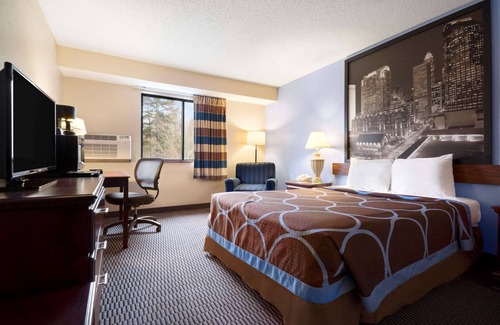 Charlotte Hotel | Super 8 by Wyndham Charlotte University