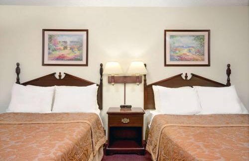 Chaska Hotel | Super 8 by Wyndham Chaska