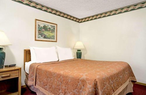 Chaska Hotel | Super 8 by Wyndham Chaska
