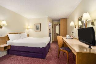 Elton Hotel | Super 8 by Wyndham Chester East