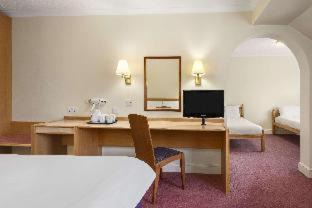 Elton Hotel | Super 8 by Wyndham Chester East