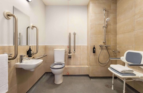 Hapsford Hotel | Super 8 by Wyndham Chester East