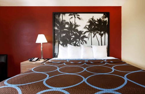 Bermuda Hotel | Super 8 by Wyndham Chester/Richmond Area