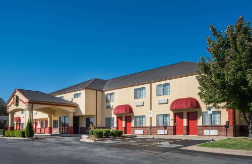 Claremore Hotel | Super 8 by Wyndham Claremore OK