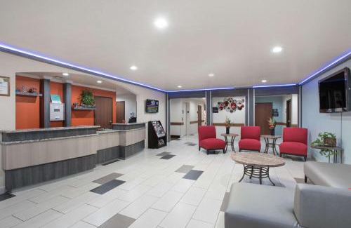Claremore Hotel | Super 8 by Wyndham Claremore OK