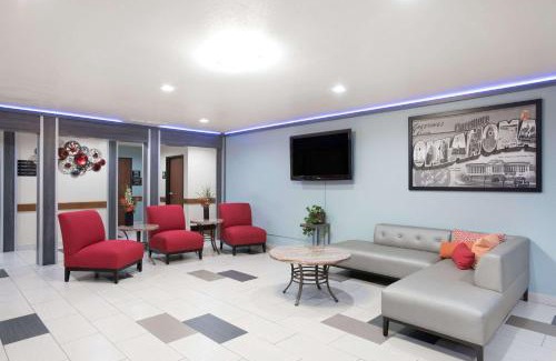Claremore Hotel | Super 8 by Wyndham Claremore OK