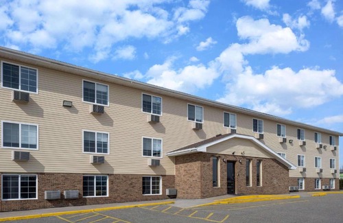 Clinton Hotel | Super 8 by Wyndham Clinton