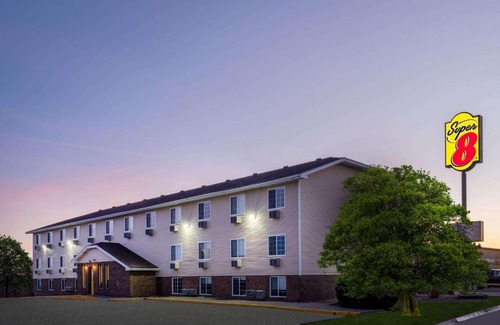 Clinton Hotel | Super 8 by Wyndham Clinton