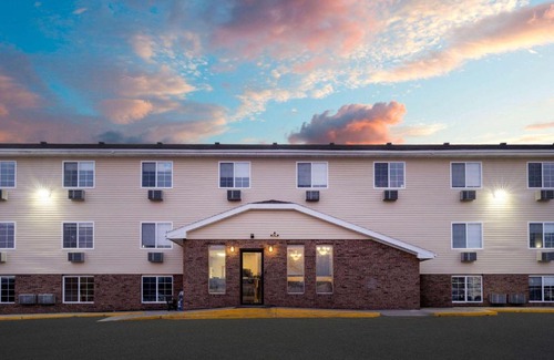 Clinton Hotel | Super 8 by Wyndham Clinton