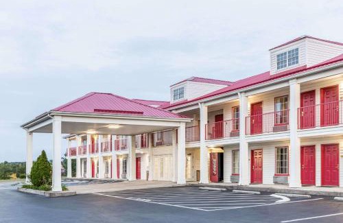 Clinton Hotel | Super 8 by Wyndham Clinton