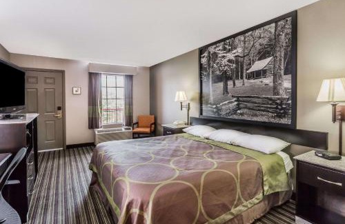 Clinton Hotel | Super 8 by Wyndham Clinton