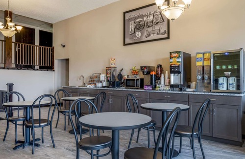 Clinton Hotel | Super 8 by Wyndham Clinton