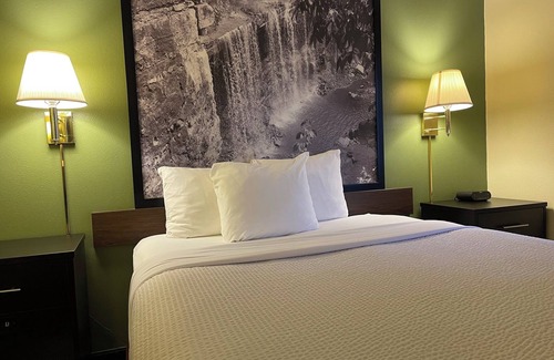 Colby Hotel | Super 8 by Wyndham Colby